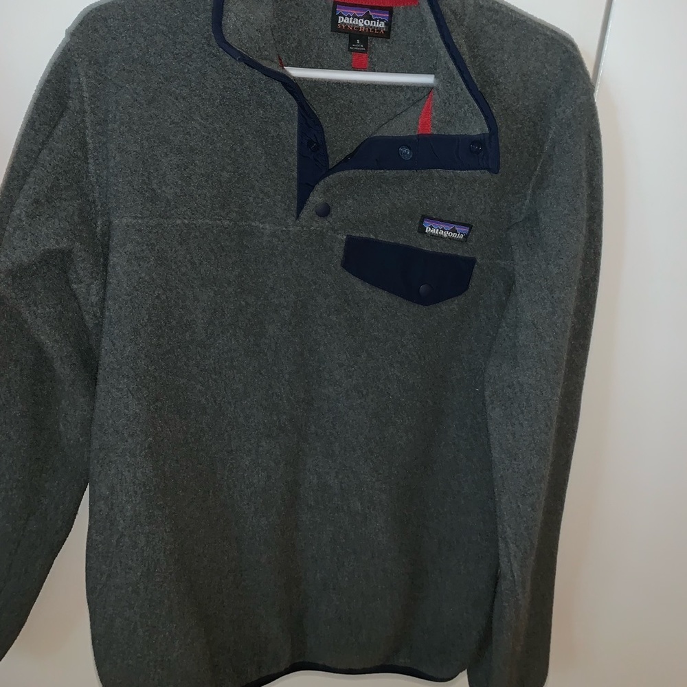 Patagonia Gray and Navy Fleece Pullover
